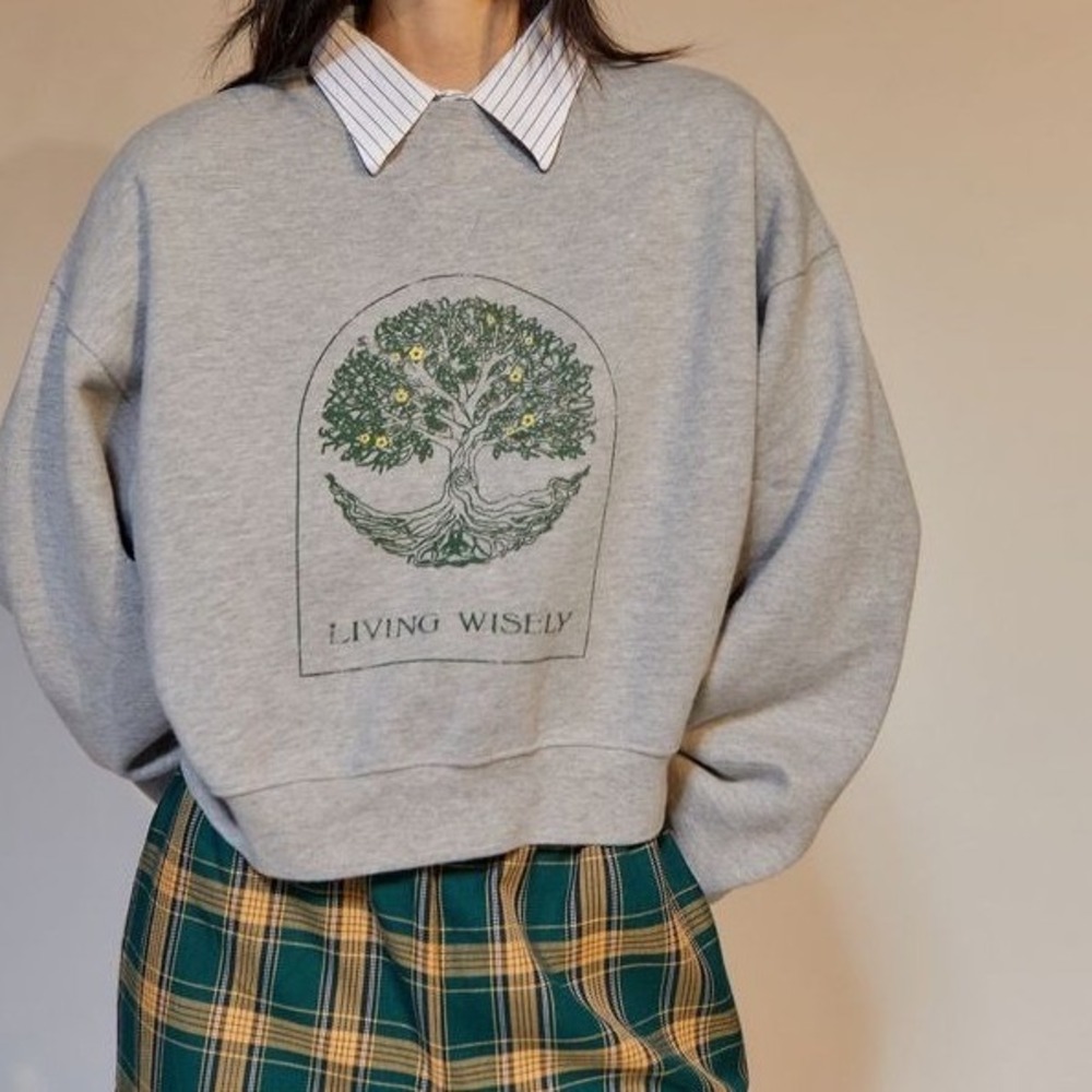 Urban Outfitters‎ Graphic Tree Living Wisely Grey Crewneck Sweatshirt Size M